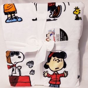 Berkshire Peanuts Blanket
